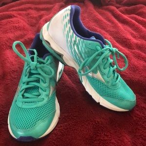 Mizuno running sneakers